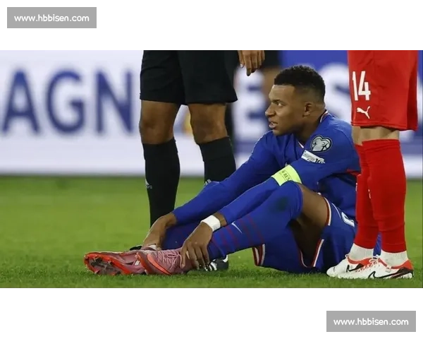 德尚谈姆巴佩伤情:多次沟通仍遇撞击,旧伤致其退出集训 德尚谈姆巴佩伤情:多次沟通仍遇撞击,旧伤致其退出集训